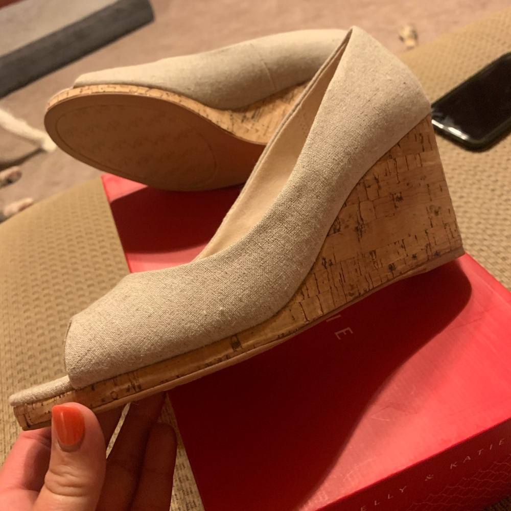 Wedge peep toes